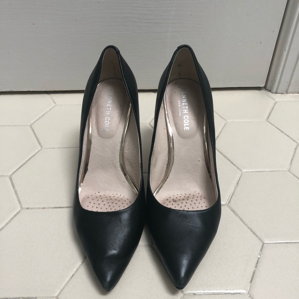 Kenneth Cole Black Leather Pumps